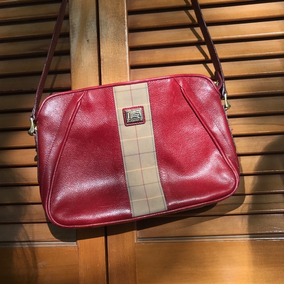 Rare Vintage Burberry’s Red Leather Stirrup Buckle Cross-Body Bag with COA - Picture 3 of 16